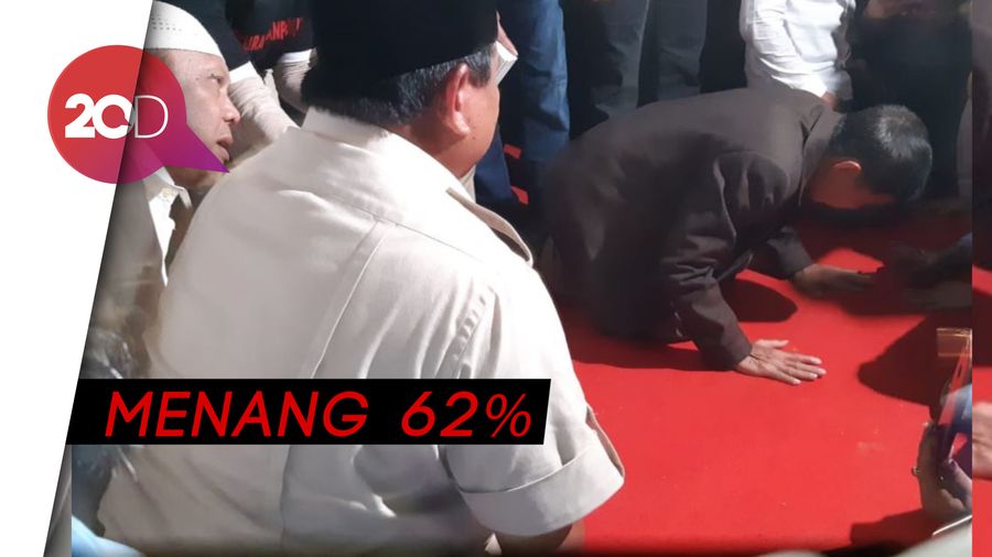 Saat Prabowo Klaim Menang Lalu Sujud Syukur