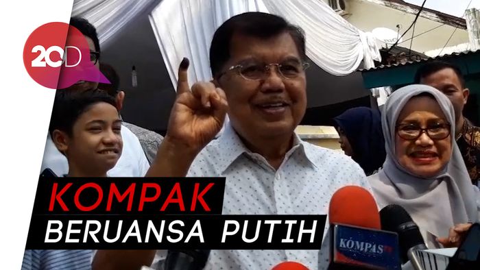 Sambil Ajak Cucu, JK Nyoblos di TPS Kebayoran Baru