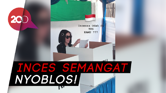 Syahrini Anti Golput Walau Kaki Terluka dan Diperban