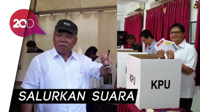 Gaya Menteri Jokowi Nyoblos dengan Pakaian Putih