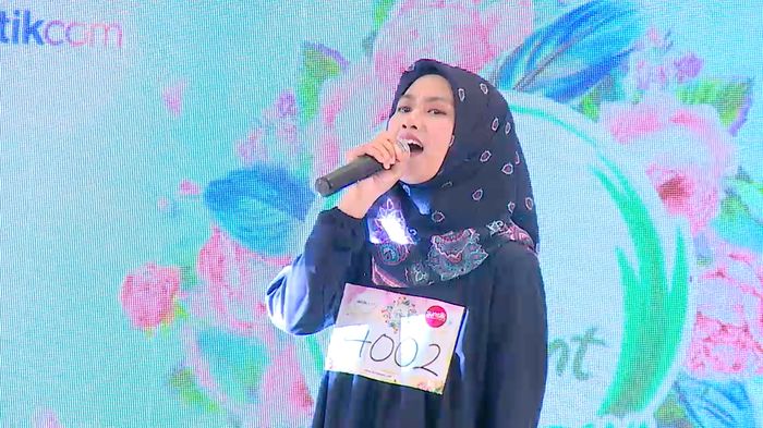 Nyanyian Minang Ala Adhisa - Sunsilk Hijab Hunt 2019 Padang