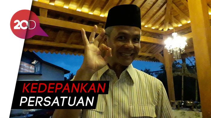 Demi Rakyat, Ganjar Dorong Jokowi-Prabowo Foto Bareng