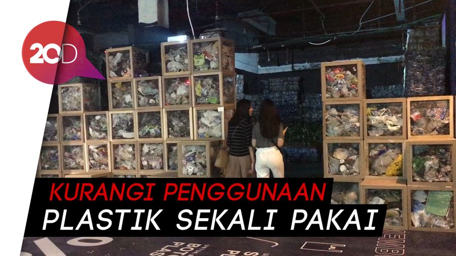 Sensasi Dikelilingi Tumpukan Sampah di Pameran Laut Kita