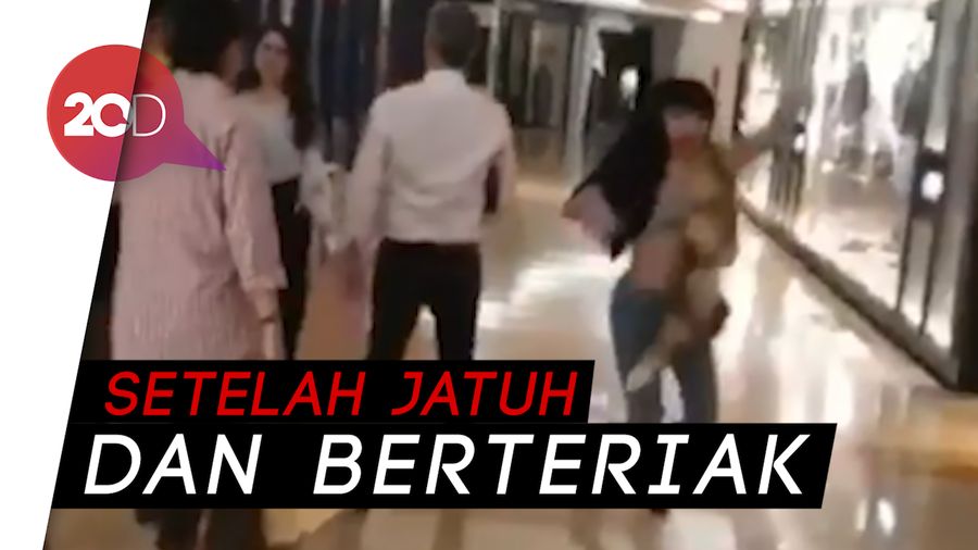 Banting Sepatu di Mal, Lucinta Luna Kenapa Lagi Sih?