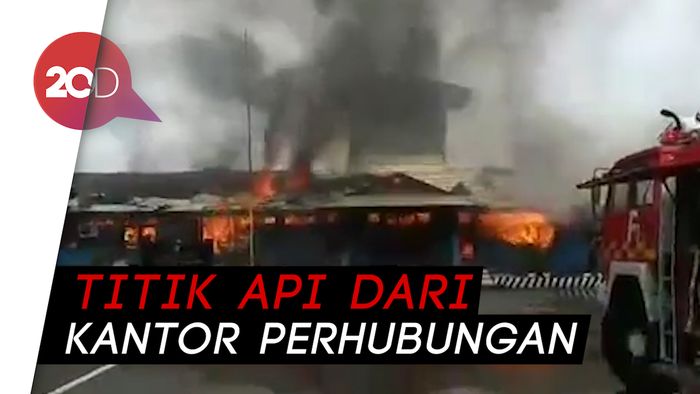Detik-detik Api Melahap Bandara Nabire Papua