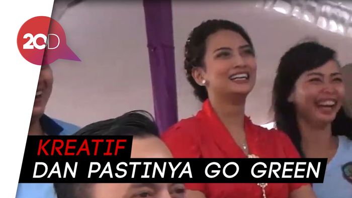 Diam-diam Vanessa Angel Buat Busana dari Limbah Plastik