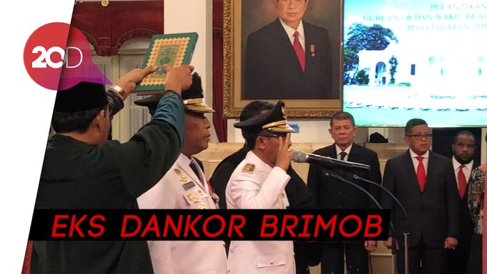 Jokowi Lantik Murad-Barnabas Jadi Gubernur dan Wagub Maluku