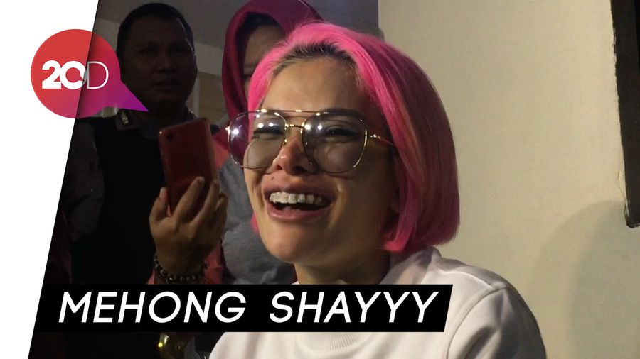 Bling-bling! Outfit Ratusan Juta Nikita Mirzani Datang ke Sidang