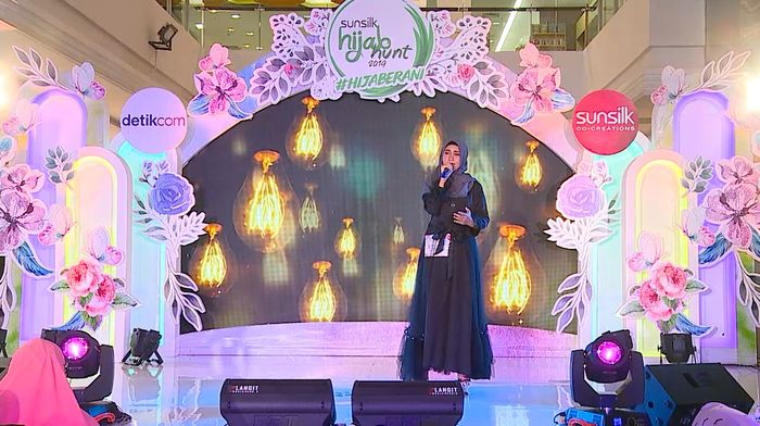 Mutia Unjuk Cengkok Benyanyi - Sunsilk Hijab Hunt 2019 Medan