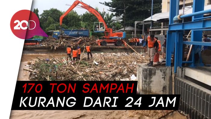 Anies Pantau Pintu Air Manggarai: Sampahnya Sampai 170 Ton