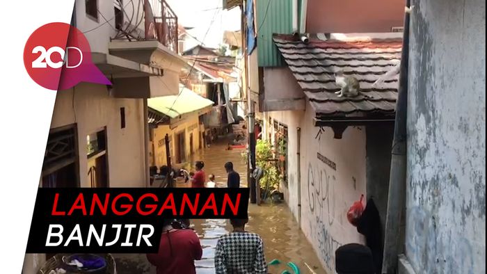 Penampakan Banjir Rendam Perumahan di Kampung Melayu