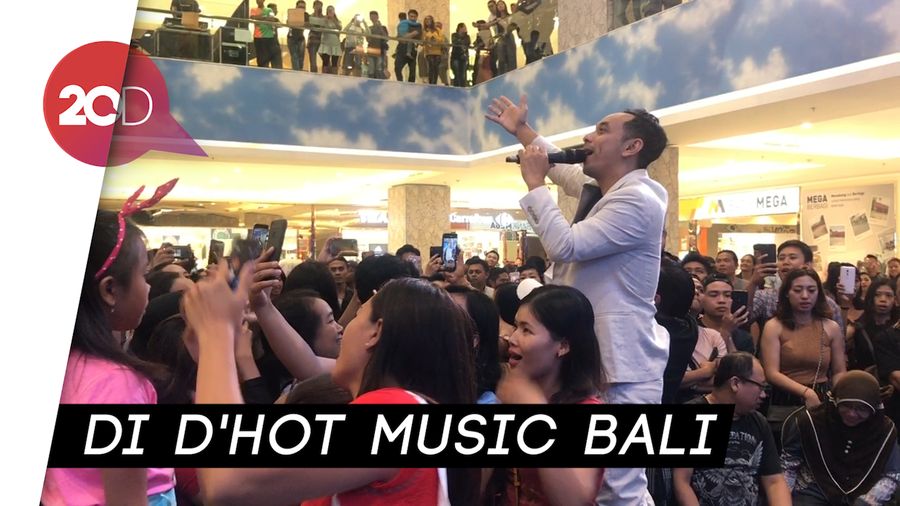 Turun dari Panggung, Pongki Barata Jadi Konduktor Musik