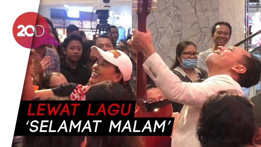 Tutup dHot Music, Pongki Barata Jejingkrakan Bareng Penonton