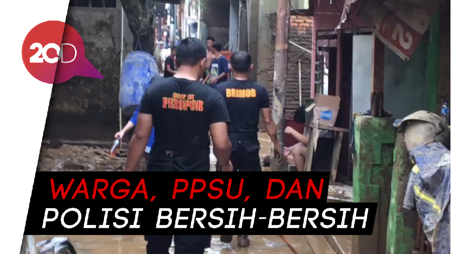 Lumpur di Mana-mana Usai Banjir di Rawajati, Begini Kondisinya