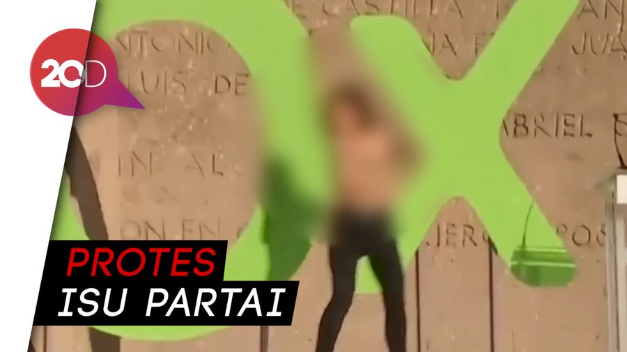 Heboh Aktivis Perempuan Spanyol Topless di Kampanye Partai