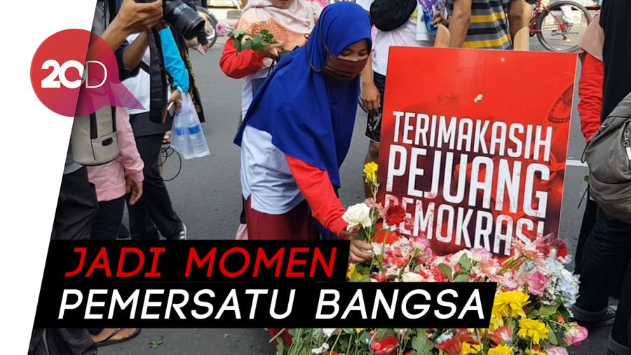 Tabur Bunga di CFD, TKN Milenial Doakan Petugas KPPS yang Gugur