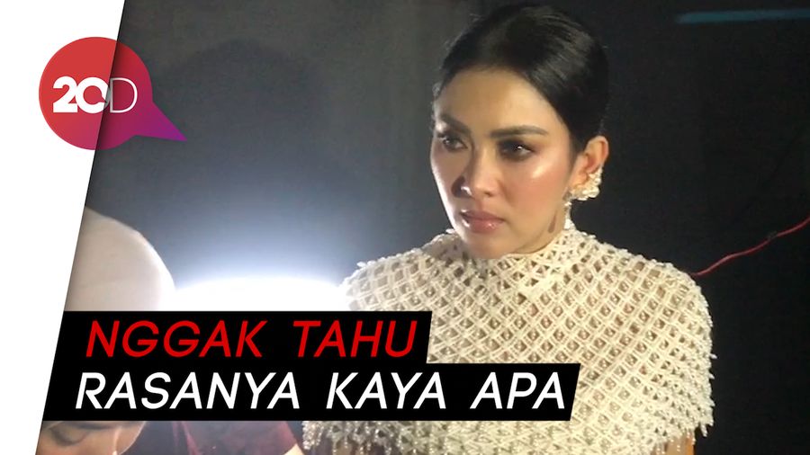 Bahagianya Syahrini Sambut Ramadan Bareng Reino Barack