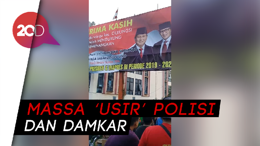 Geger Pemasangan Baliho Klaim Kemenangan Prabowo-Sandi di Cileungsi