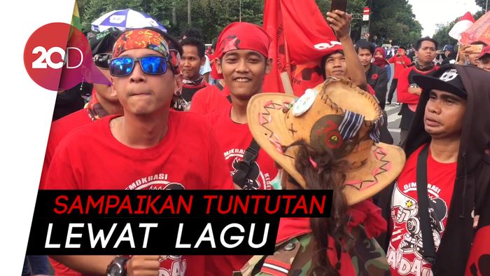 Gelar Konser Jalanan, Buruh Berjoget di Tengah Aksi May Day