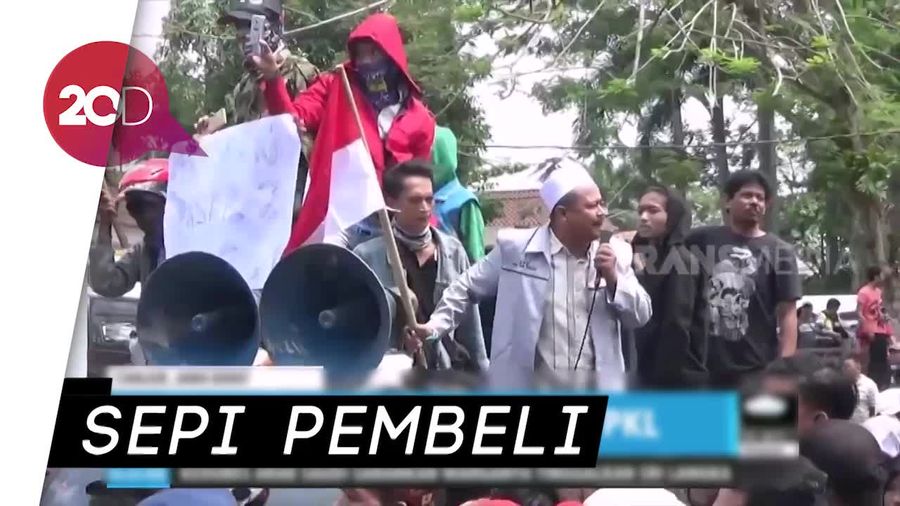 Unjuk Rasa PKL Berujung Ricuh