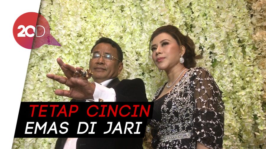 Gaya Cetar Hotman Paris di Acara Syahrini-Reino Barack