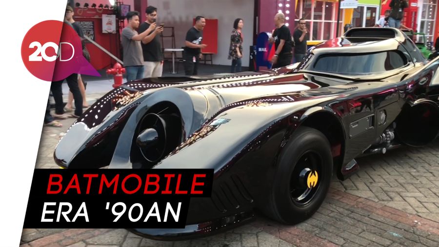 Keren! Ada Mobil Batman Parkir di IIMS 2019