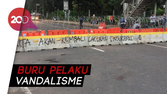 Polda Metro Jaya Buru Massa Berbaju Hitam di Aksi May Day!