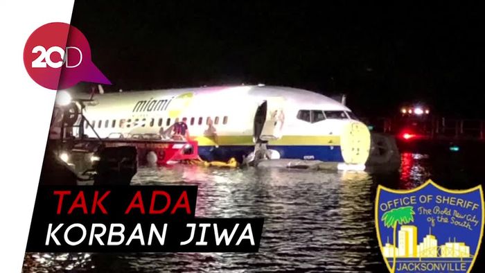 Keluar Landasan, Pesawat Boeing 737 Nyebur ke Sungai di AS