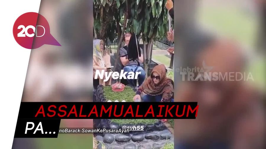 Jelang Ramadhan, Syahrini Ajak Reino Barack Ziarah ke Makam Ayahnya
