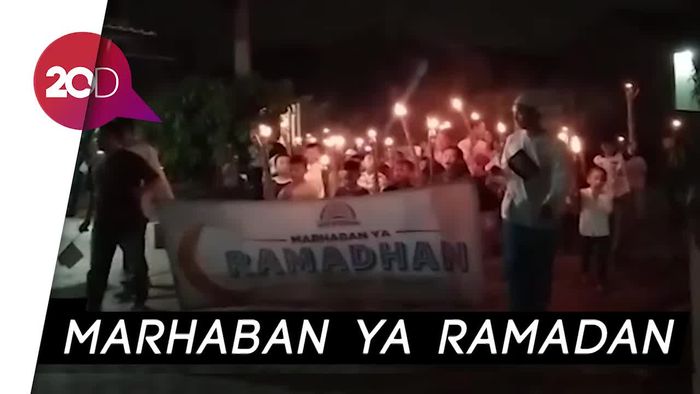 Semangat Anak-anak Pawai Obor Sambut Bulan Suci Ramadhan