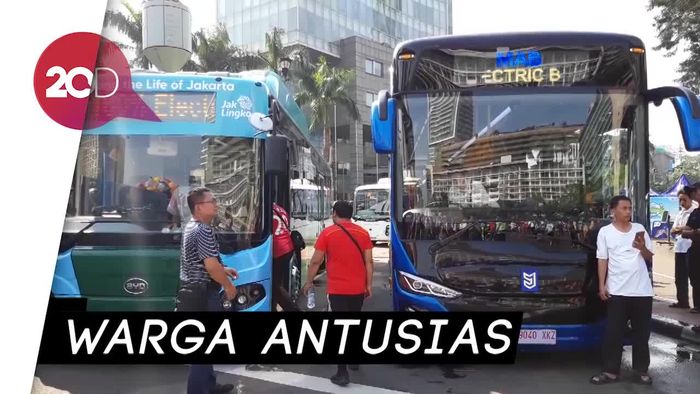 Bus Listrik Tranjakarta Mejeng di CFD