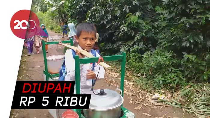 Bocah 7 Tahun di Garut Jual Bakso Demi Uang Jajan