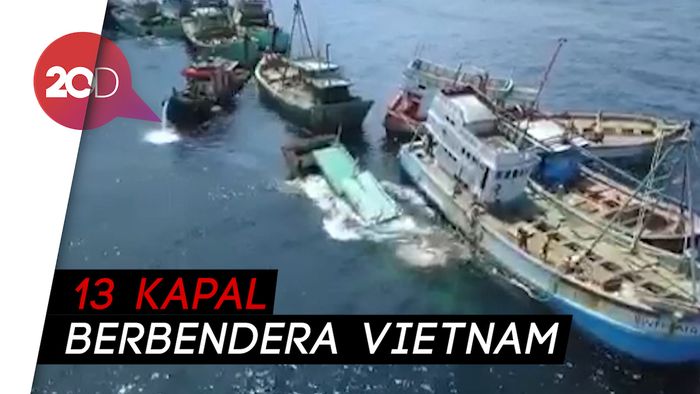 Detik-detik Kapal Maling Ikan Asal Vietnam Ditenggelamkan!