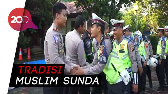 Satlantas Polres Bogor Jalani Tradisi Cucurak Sambut Ramadan