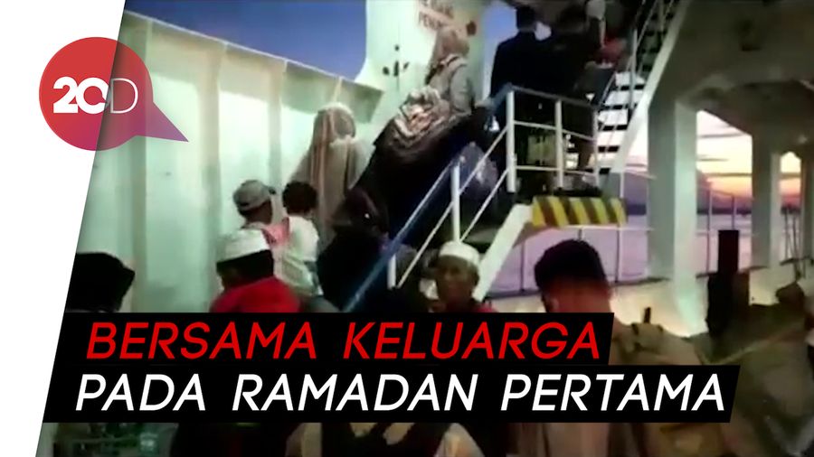 Suasana Mudik Jelang Ramadhan di Pelabuhan Ferry Kolaka