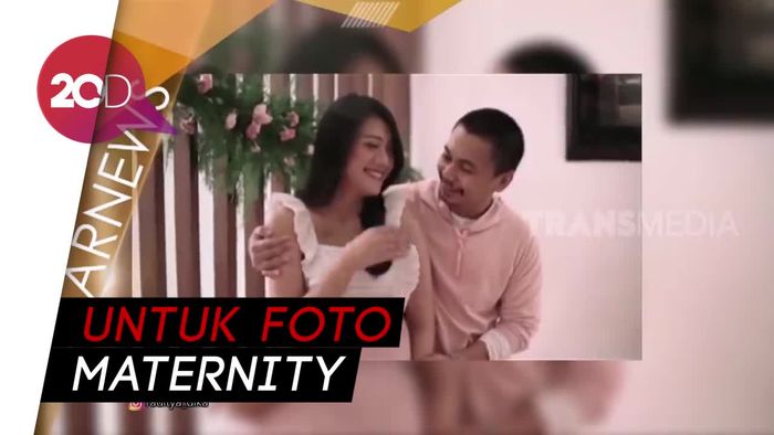 Raditya Dika Rela Serba Pink Demi Istri dan Calon Anak