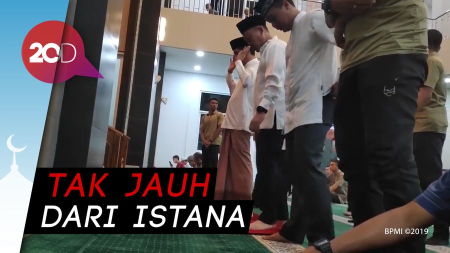 Jokowi Salat Tarawih Pertama di Bogor