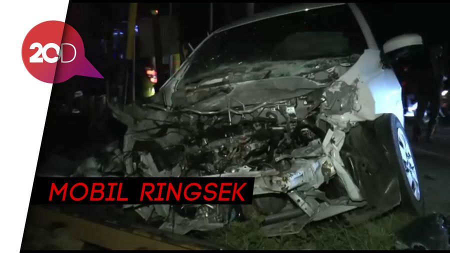 Mobil Dihantam Kereta, 4 Penumpang Selamat