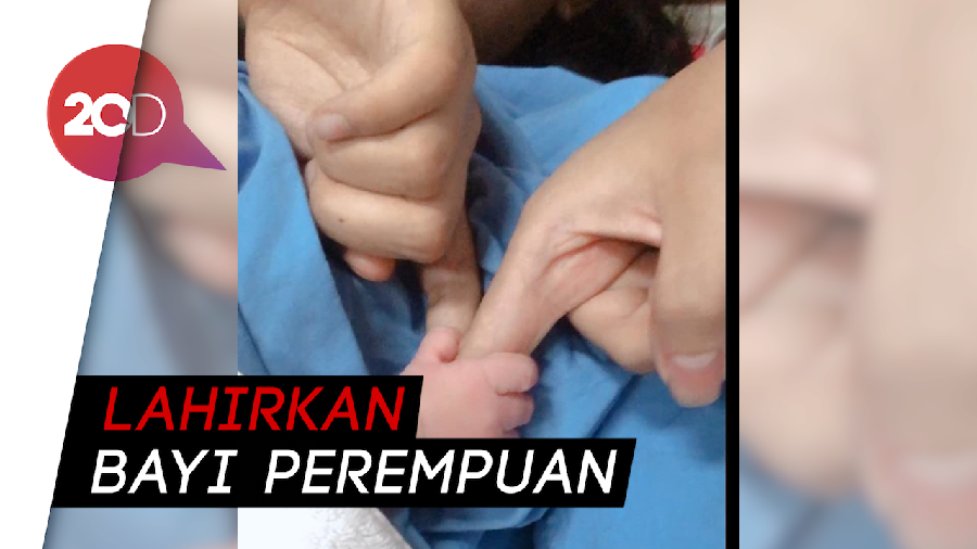 Raditya Dika dan Anissa Aziza Dikaruniai Anak Pertama