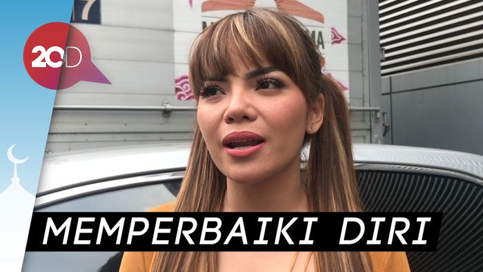 Berhijab Selama Ramadhan, Dinar Candy: Biar Dapat Jodoh yang Baik