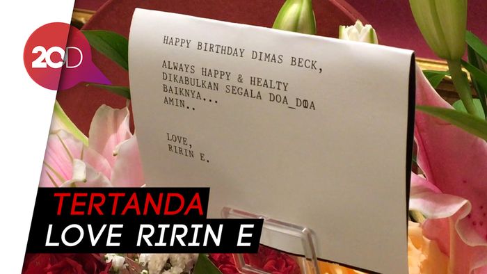 Cie! Ultah, Dimas Beck Dapat Kiriman Bunga dari Ririn Ekawati