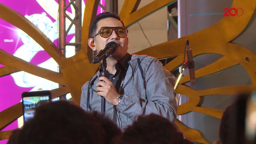 Rio Febrian Salahi Aku di Depan Pengunjung TSM Cibubur