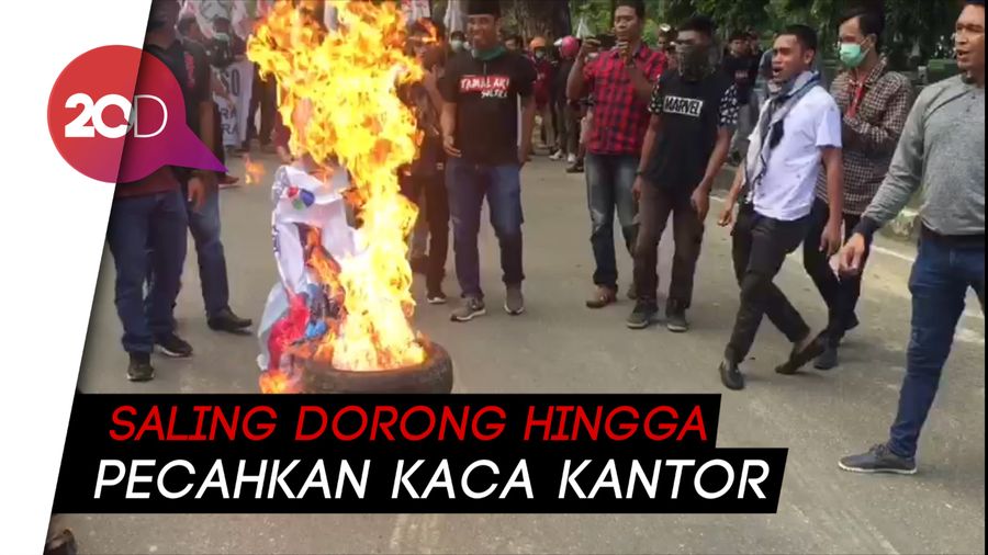 Demo Minta Wawali Kendari, Massa Rusuh Pecahkan Kaca