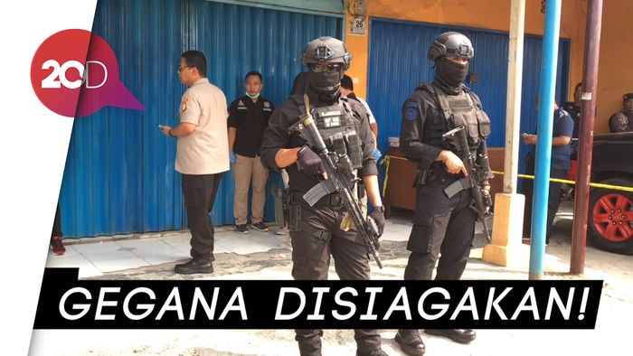 Densus 88 Olah TKP Lokasi Penyimpanan Bom di Bekasi