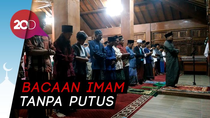 Salat Tarawih Kilat di Cirebon, 23 Rakaat Hanya 7 Menit