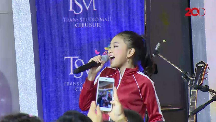 Dengarkan Pesan Positif dari Lagu Get Down Zara Leola