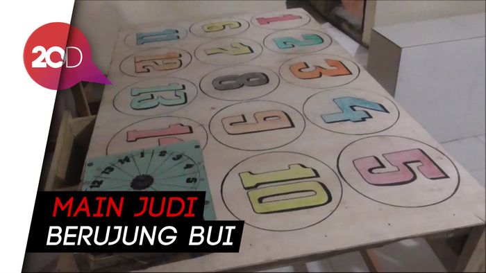 Asyik Main Judi di Samping Masjid, Remaja di Polewali Digerebek!