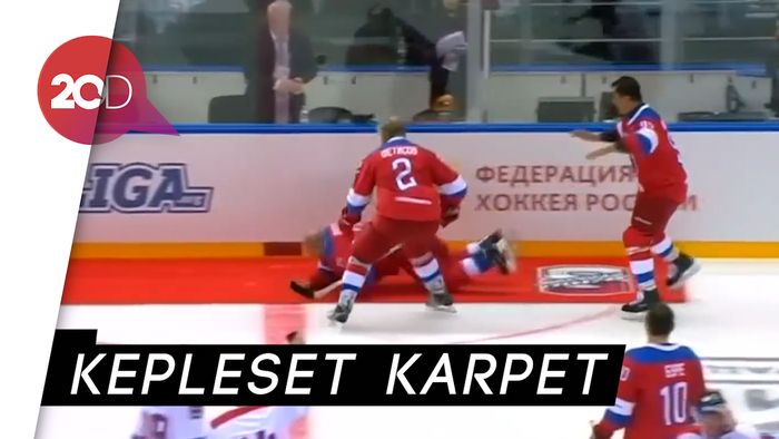 Presiden Putin Tersungkur Gegara Kepleset Karpet Lapangan Hoki