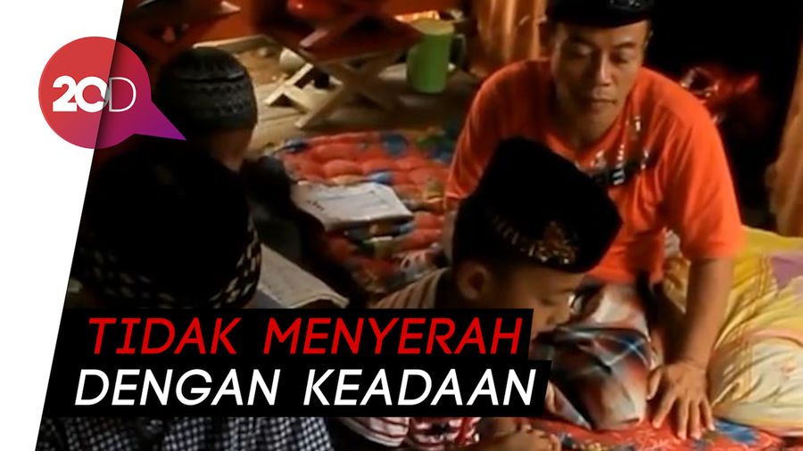 Salut! Guru Ngaji Penyandang Disabilitas Ini Ngajar Tanpa Digaji