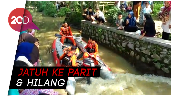 Balita Terseret Arus Parit Saat Main Hujan